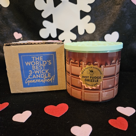 NWT Bath & Body Works Hot Fudge Drizzle 3-wick Candle with Mint Lid - Brown - Picture 5 of 5
